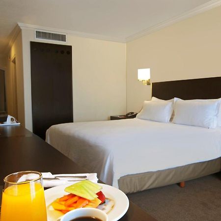 Fiesta Inn Toluca Centro Экстерьер фото
