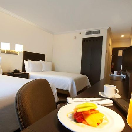 Fiesta Inn Toluca Centro Экстерьер фото