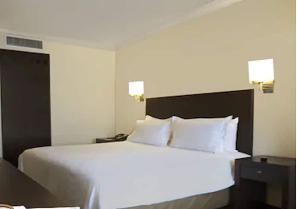 Fiesta Inn Toluca Centro Экстерьер фото