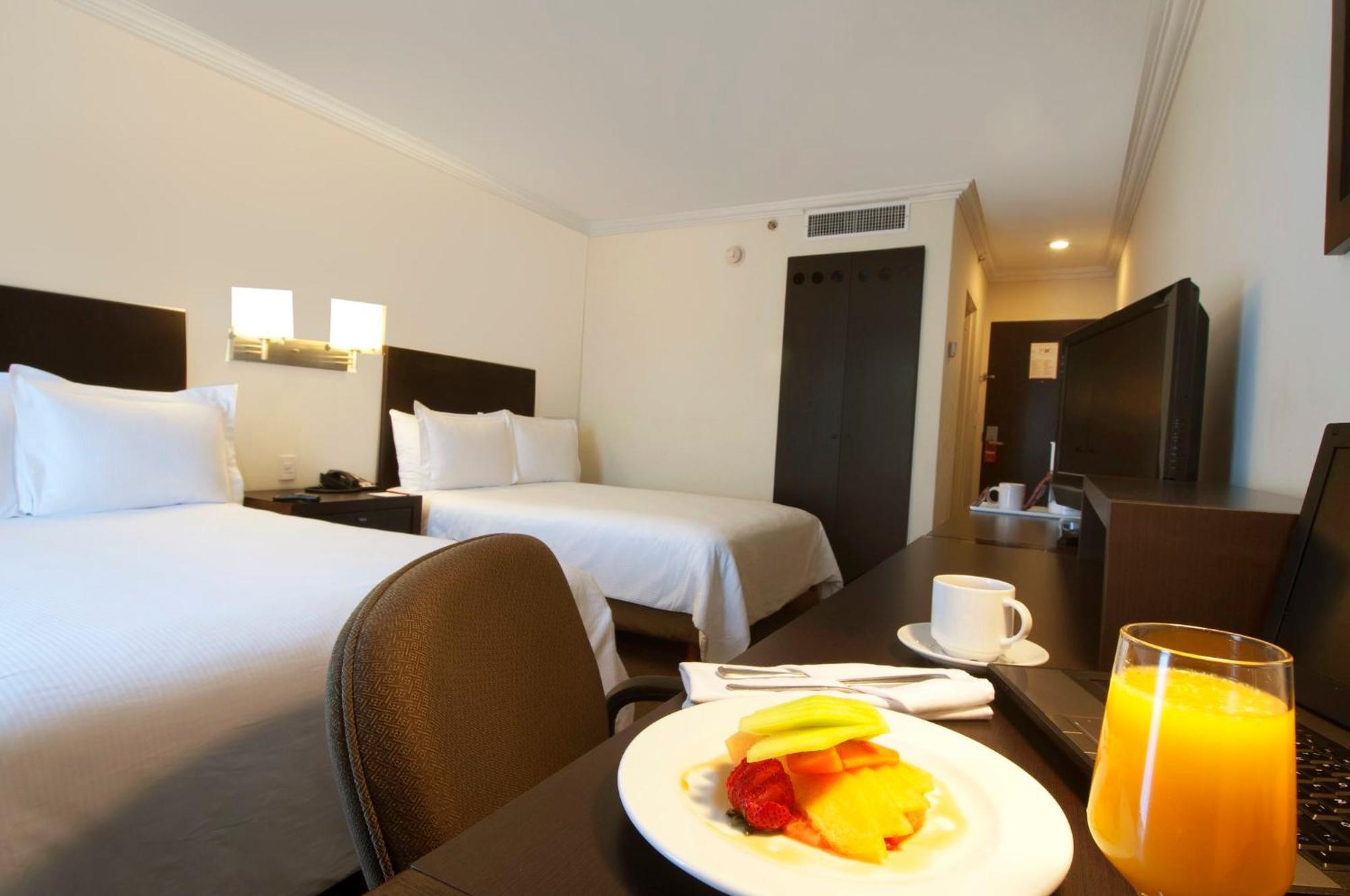 Fiesta Inn Toluca Centro Экстерьер фото