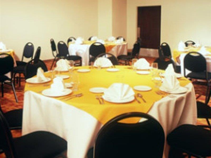 Fiesta Inn Toluca Centro Экстерьер фото