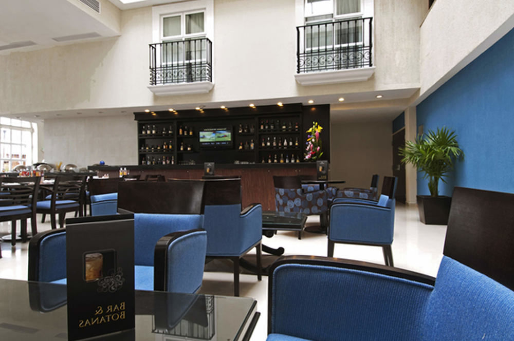 Fiesta Inn Toluca Centro Экстерьер фото