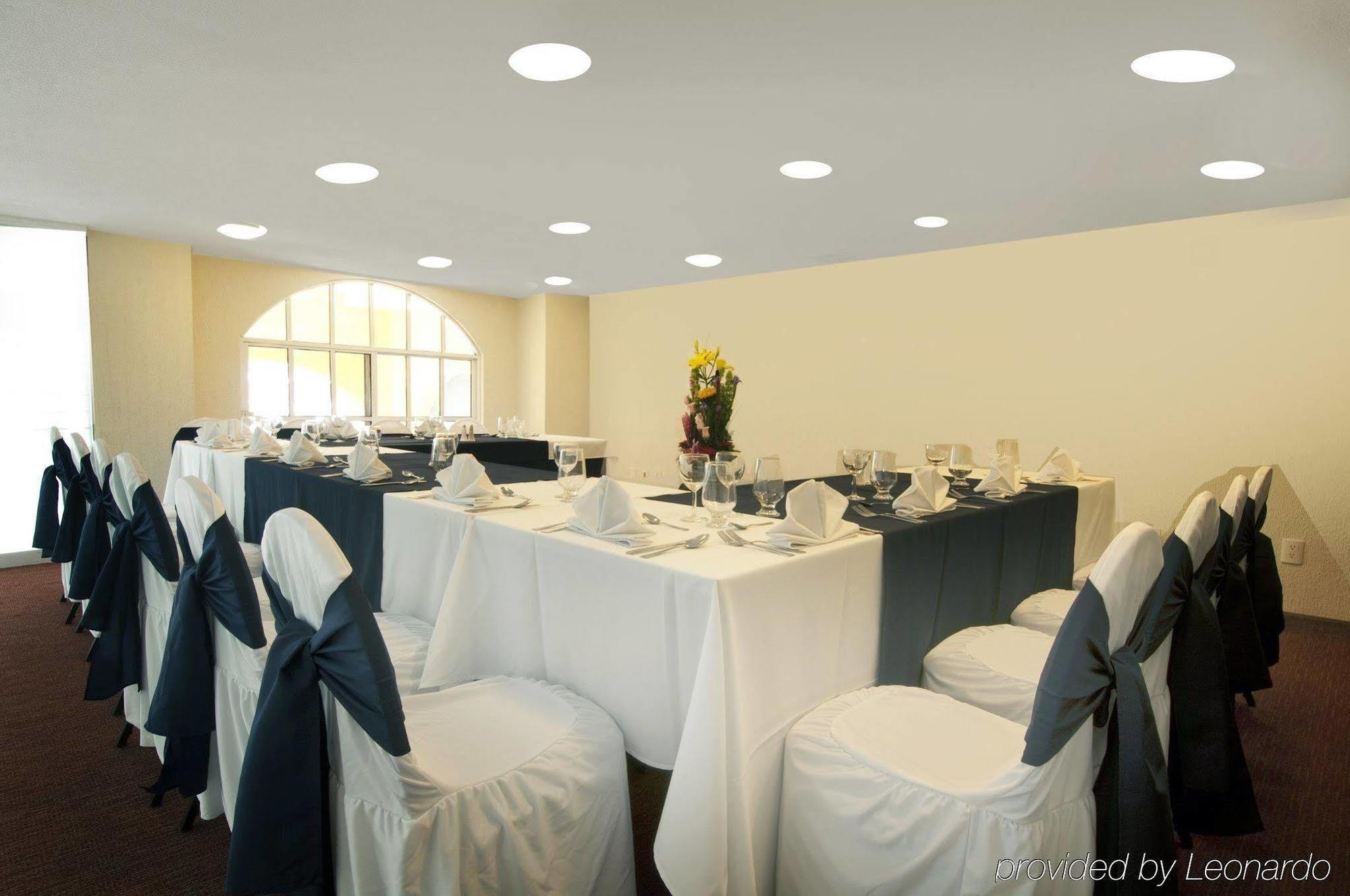 Fiesta Inn Toluca Centro Бизнес фото